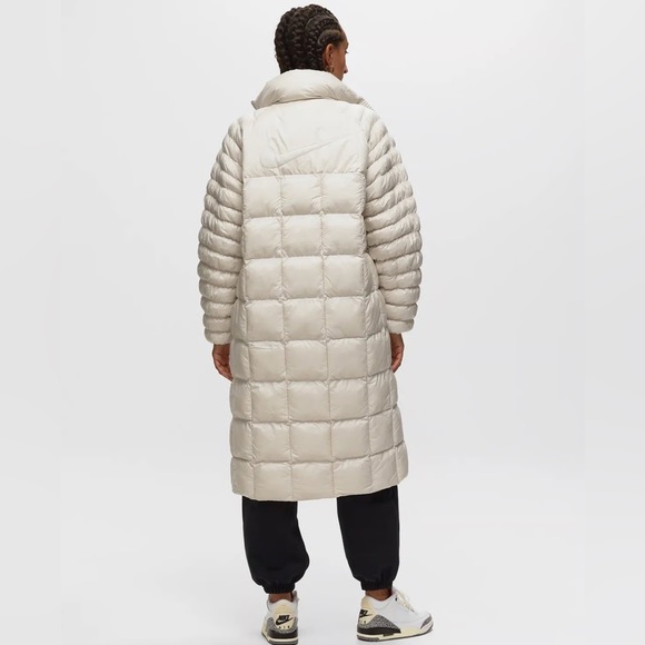 NEW Nike Sportswear Essential Therma-FIT Prima Parka in white - Picture 4 of 9